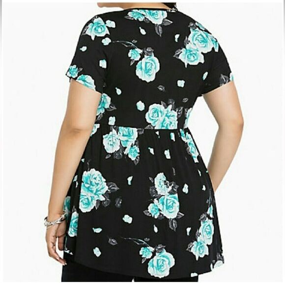 Torrid Hi-Lo Top - Size 00 - Picture 2 of 5